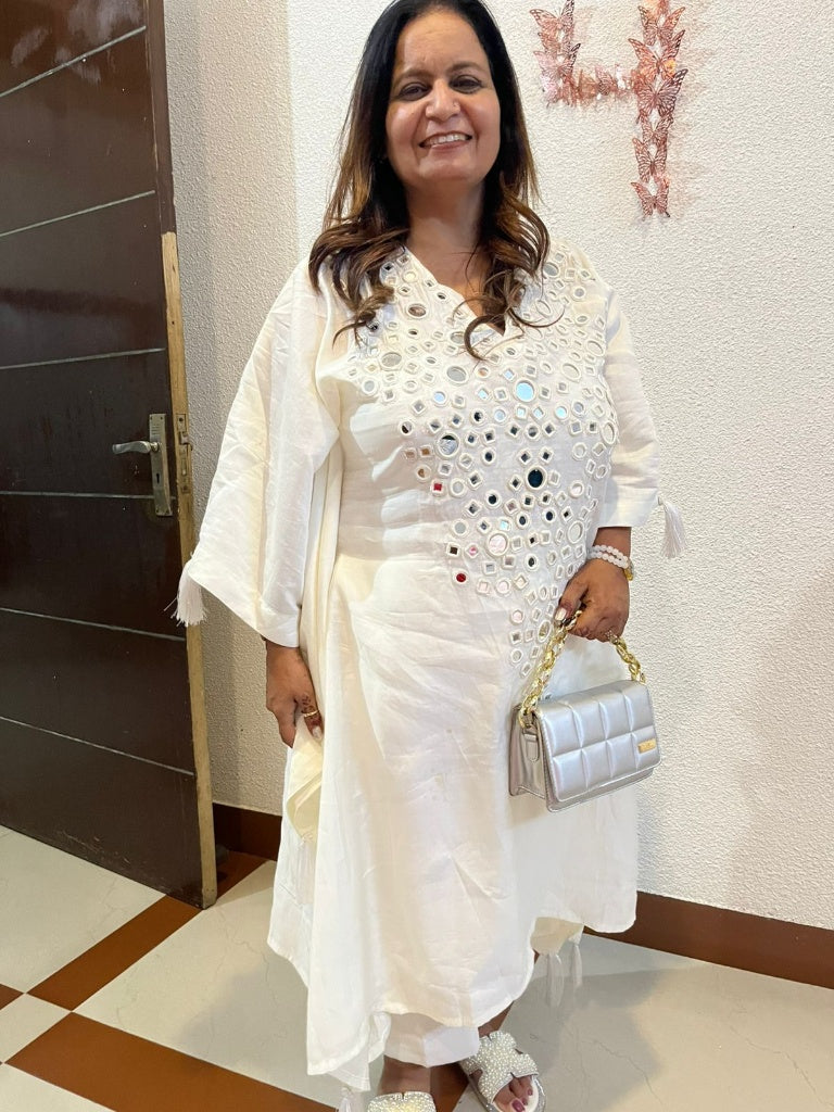 Hans White Kaaftan With Beautiful Mirror Detailing